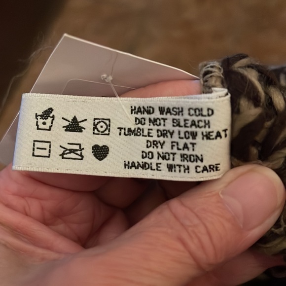 Knitted Wrap - Picture 5 of 5